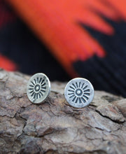 Load image into Gallery viewer, "Spotlight" Studs