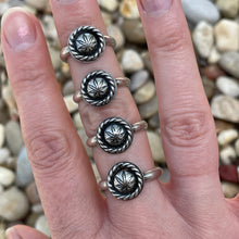 Load image into Gallery viewer, "Lasso The Leaf Ring"