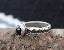 Load image into Gallery viewer, Textured Band Onyx Ring