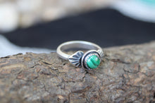 Load image into Gallery viewer, Malachite Stamped Ring