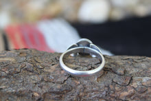 Load image into Gallery viewer, Malachite Stamped Ring