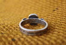 Load image into Gallery viewer, Stamped Skull Ring