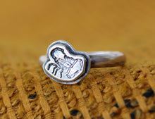 Load image into Gallery viewer, "Finger Stinger"