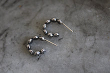 Load image into Gallery viewer, Mini "Daisy Chain" Hoops