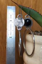 Load image into Gallery viewer, Round Onyx Hoops