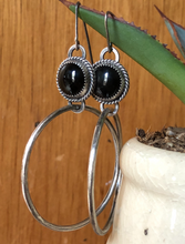 Load image into Gallery viewer, Round Onyx Hoops