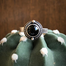Load image into Gallery viewer, Round Roped Onyx Ring