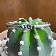 Load image into Gallery viewer, "Dainty Daisy"