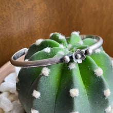 Load image into Gallery viewer, "Dainty Daisy"