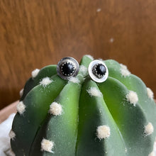 Load image into Gallery viewer, Round Onyx Studs