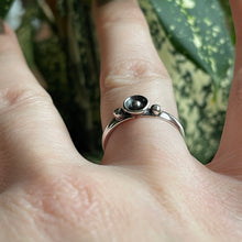 Load image into Gallery viewer, Small "Ball & Cup" Ring