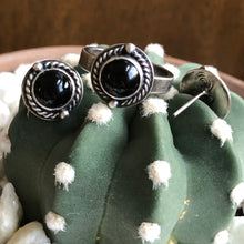 Load image into Gallery viewer, Round Roped Onyx Ring