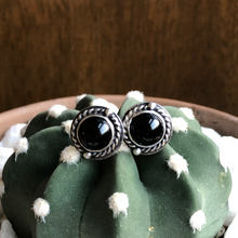 Load image into Gallery viewer, Round Roped Onyx Studs