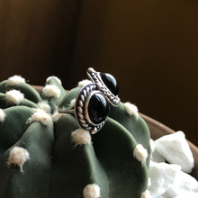 Load image into Gallery viewer, Round Roped Onyx Studs