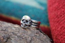 Load image into Gallery viewer, Triple Band Skull Ring
