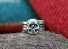 Load image into Gallery viewer, Triple Band Skull Ring
