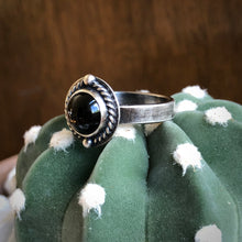 Load image into Gallery viewer, Round Roped Onyx Ring
